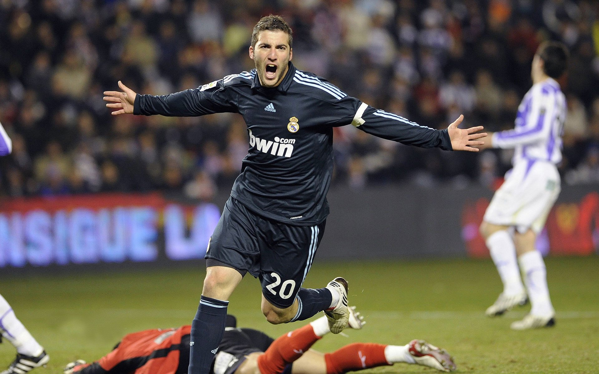 莱比锡客场-战胜科隆,奥尔莫尔进球梅开二度,莱比锡vs奥格斯堡